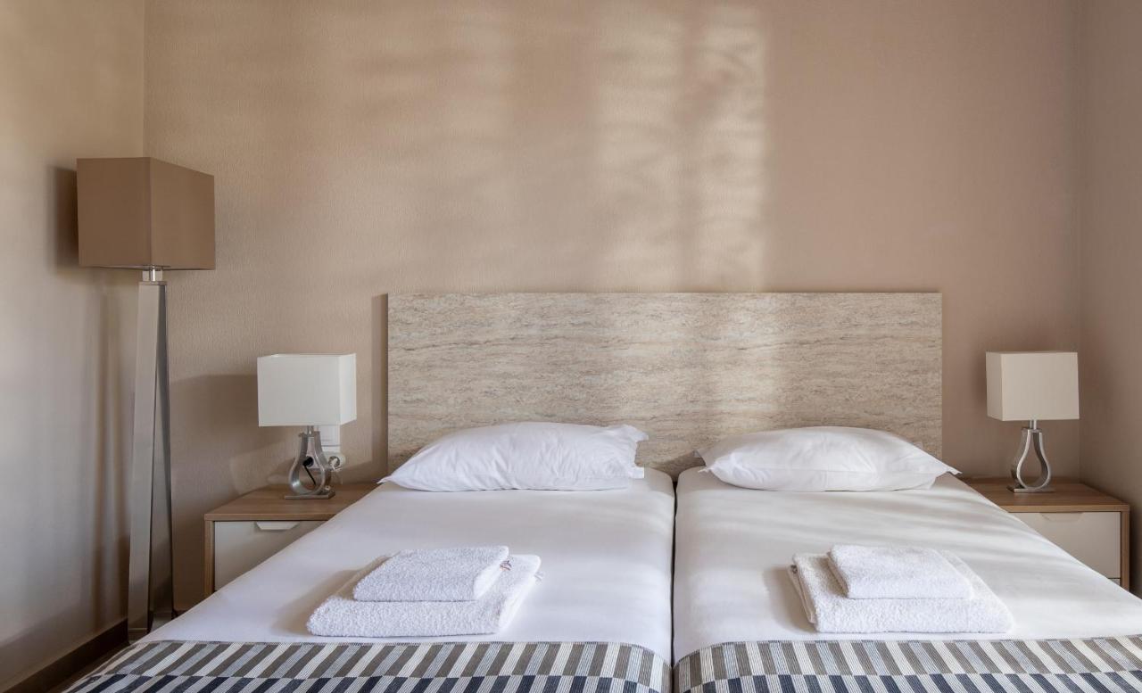 Sithonia Suites Luxury 2 Beds Studio, Semi-Ground Floor, No Balcony Apartment *